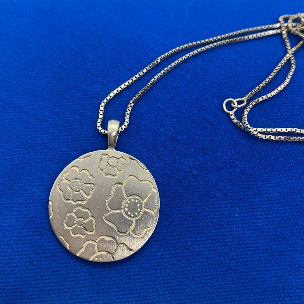 💛 925 Flower Disc Necklace